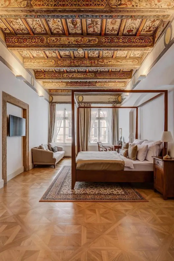 Hotel Nerudova 211 Prága