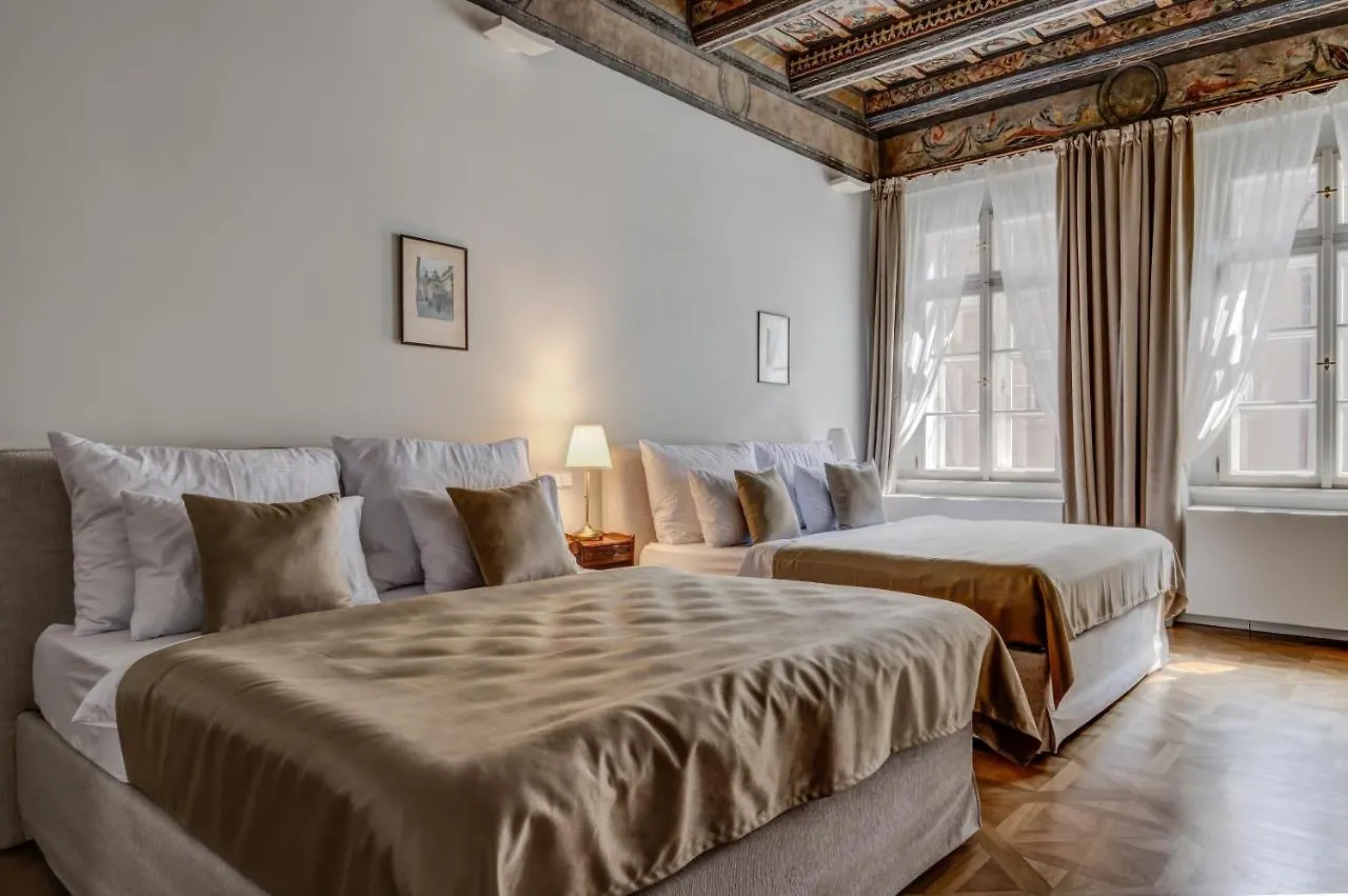 Hotel Nerudova 211 Prága