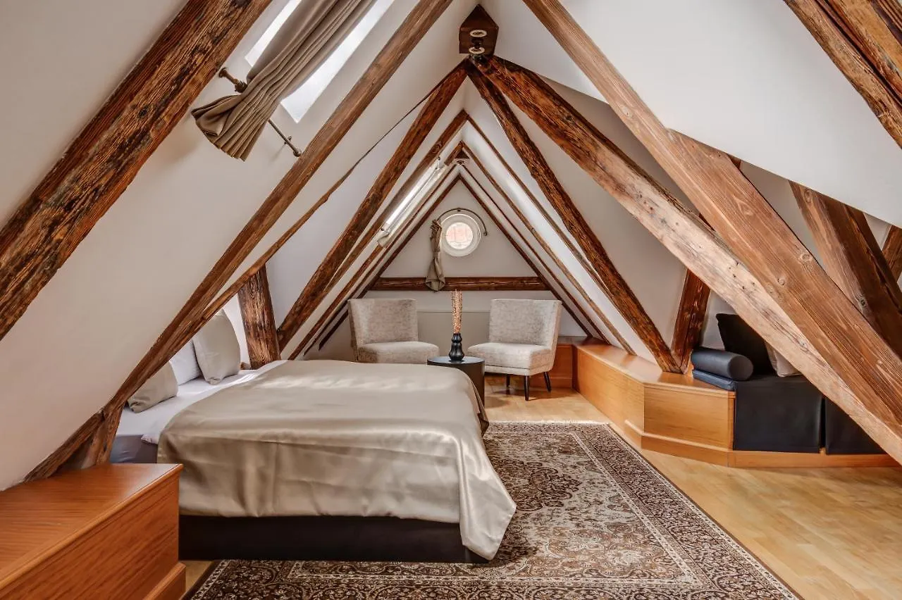 Hotel Nerudova 211 Prague