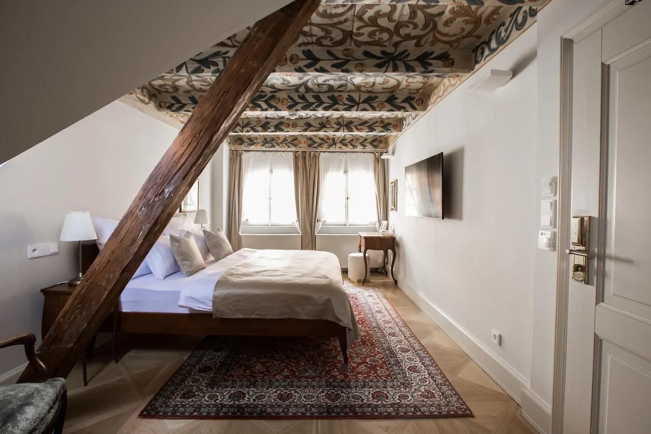 Hotel Nerudova 211 Prága