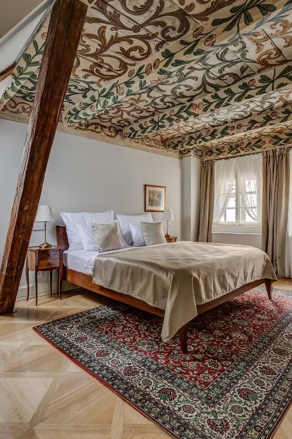 Hotel Nerudova 211 Prága