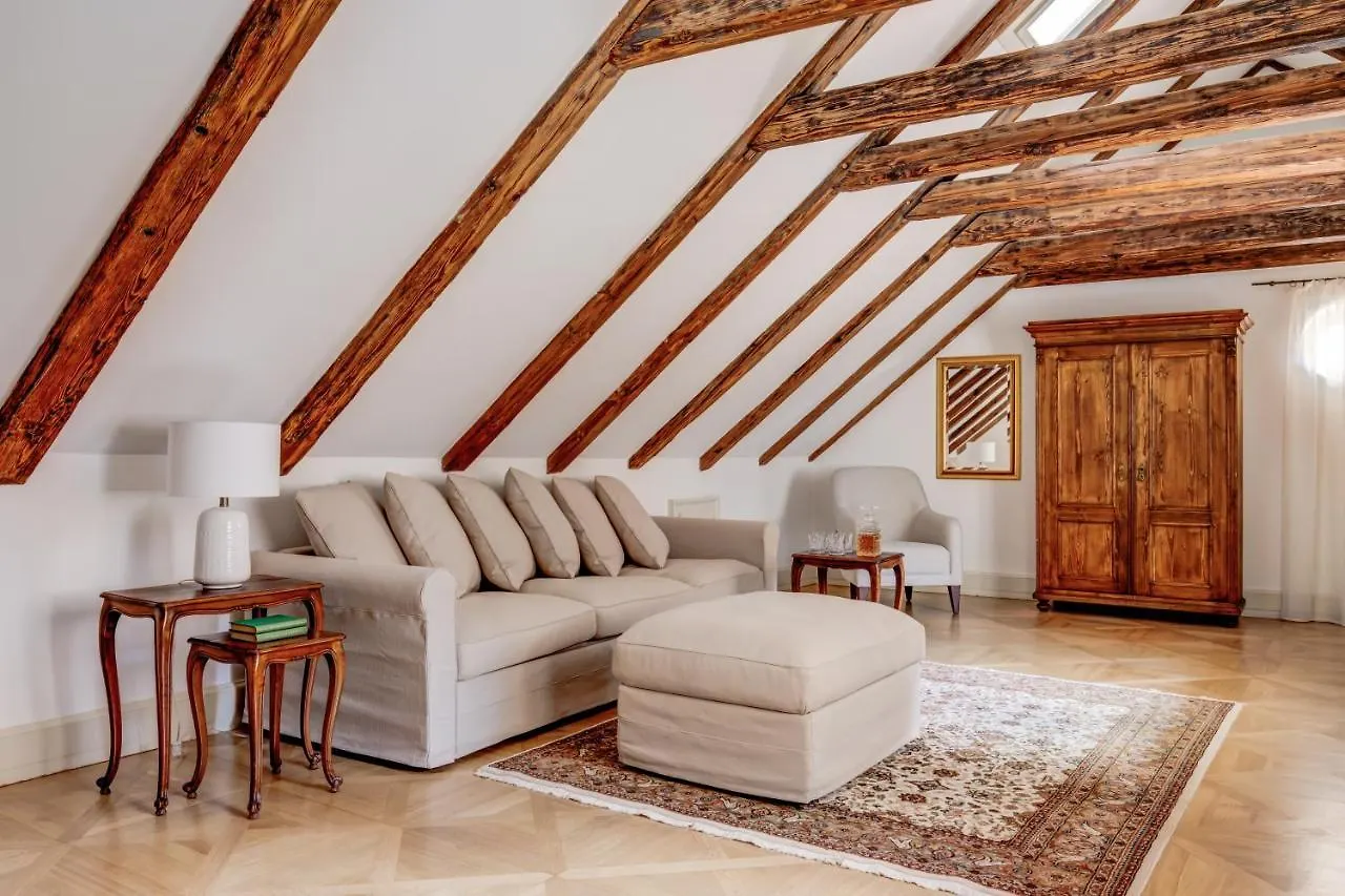 Hotel Nerudova 211 Prague